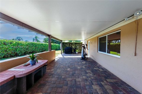 Villa ou maison à vendre à Miami, Floride: 4 chambres, 217.21 m2 № 1976987 - photo 17