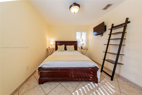 Villa ou maison à vendre à Miami, Floride: 4 chambres, 217.21 m2 № 1976987 - photo 12
