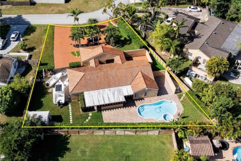 Villa ou maison à vendre à Miami, Floride: 4 chambres, 217.21 m2 № 1976987 - photo 2