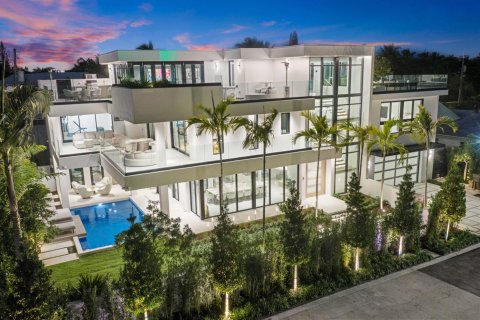 House in West Palm Beach, Florida 6 bedrooms, 780.38 sq.m. № 2417352