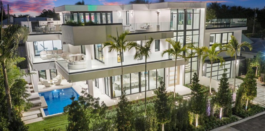 House in West Palm Beach, Florida 6 bedrooms, 780.38 sq.m. № 2417352