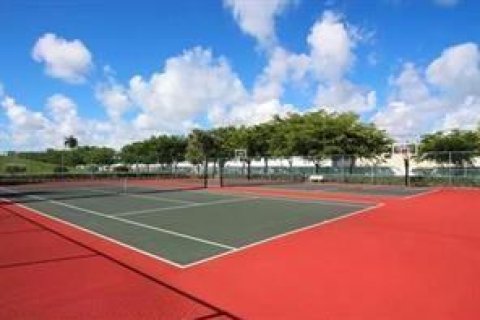 House in Hollywood, Florida 3 bedrooms, 178.28 sq.m. № 2146267 - photo 30