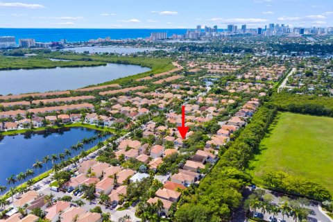 House in Hollywood, Florida 3 bedrooms, 178.28 sq.m. № 2146267 - photo 5