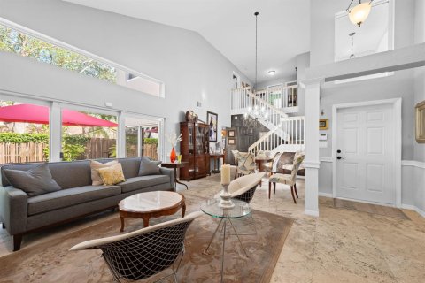 House in Hollywood, Florida 3 bedrooms, 178.28 sq.m. № 2146267 - photo 9