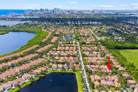 House in Hollywood, Florida 3 bedrooms, 178.28 sq.m. № 2146267 - photo 3
