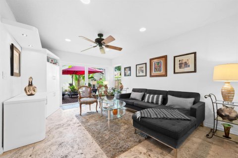 House in Hollywood, Florida 3 bedrooms, 178.28 sq.m. № 2146267 - photo 14