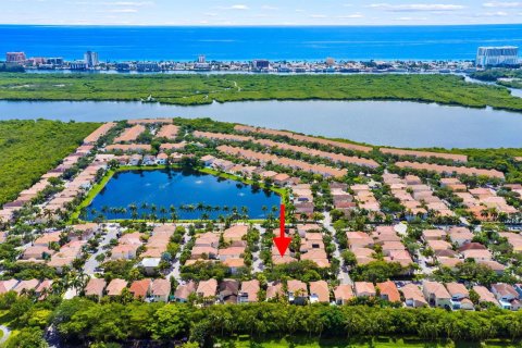 House in Hollywood, Florida 3 bedrooms, 178.28 sq.m. № 2146267 - photo 4