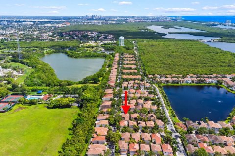 House in Hollywood, Florida 3 bedrooms, 178.28 sq.m. № 2146267 - photo 25
