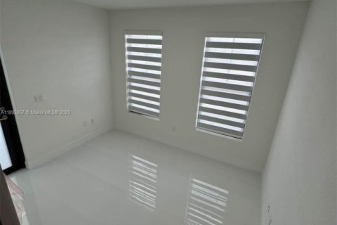 Villa ou maison à louer à Miami, Floride: 1 chambre, 193.79 m2 № 1946367 - photo 13