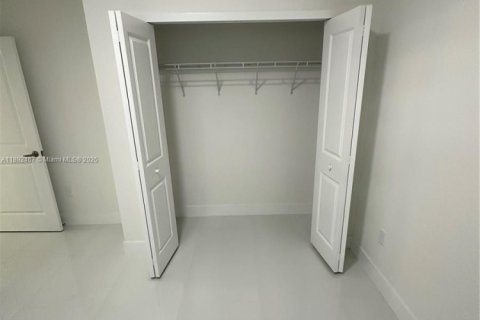 Villa ou maison à louer à Miami, Floride: 1 chambre, 193.79 m2 № 1946367 - photo 6