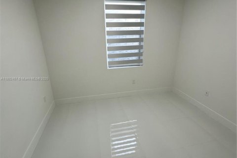 Villa ou maison à louer à Miami, Floride: 1 chambre, 193.79 m2 № 1946367 - photo 3