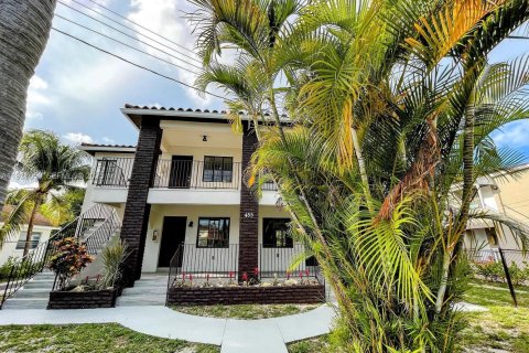Снять в аренду квартиру в Майами, Флорида 2 спальни, 342.62м2, № 1992525 - фото 11