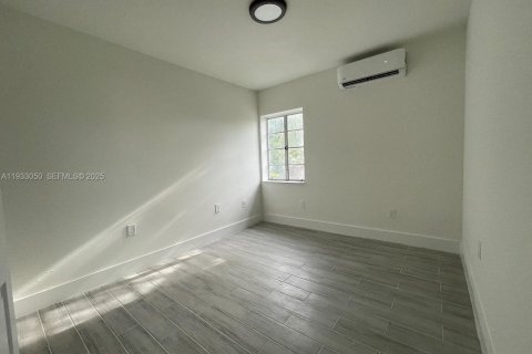 Снять в аренду квартиру в Майами, Флорида 2 спальни, 342.62м2, № 1992525 - фото 8