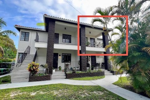 Снять в аренду квартиру в Майами, Флорида 2 спальни, 342.62м2, № 1992525 - фото 1