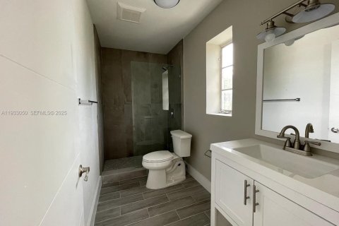 Снять в аренду квартиру в Майами, Флорида 2 спальни, 342.62м2, № 1992525 - фото 9