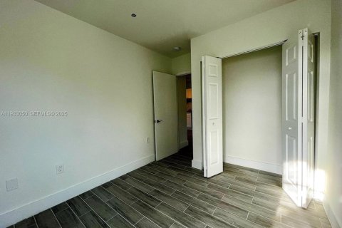 Снять в аренду квартиру в Майами, Флорида 2 спальни, 342.62м2, № 1992525 - фото 7