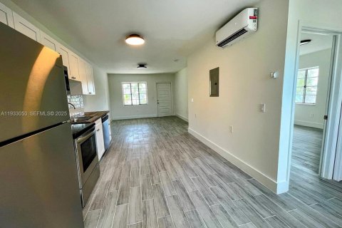 Снять в аренду квартиру в Майами, Флорида 2 спальни, 342.62м2, № 1992525 - фото 5