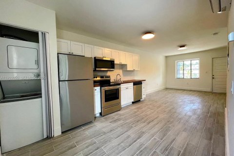 Снять в аренду квартиру в Майами, Флорида 2 спальни, 342.62м2, № 1992525 - фото 4