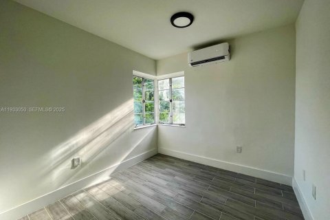 Снять в аренду квартиру в Майами, Флорида 2 спальни, 342.62м2, № 1992525 - фото 6