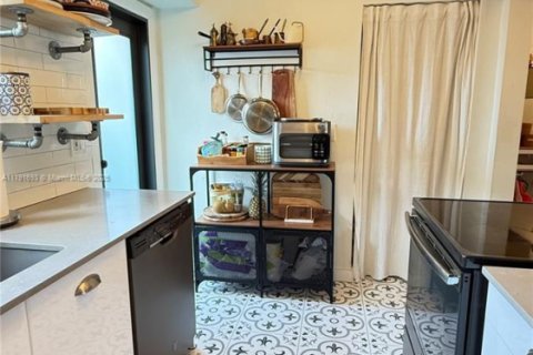 Commercial property in Miami, Florida 154.59 sq.m. № 1863569 - photo 13
