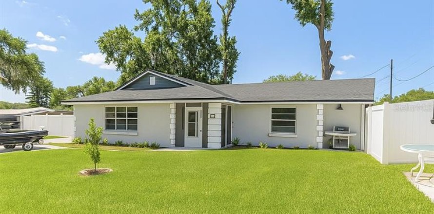House in Clermont, Florida 3 bedrooms, 150.5 sq.m. № 1793190