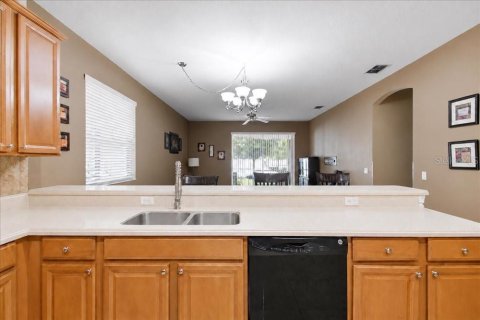 Villa ou maison à vendre à Orlando, Floride: 4 chambres, 187.01 m2 № 2402813 - photo 11