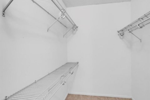 Купить кондоминиум в Палм Сити, Флорида 3 комнаты, 103.21м2, № 2083463 - фото 17