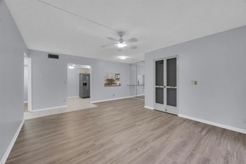 Купить кондоминиум в Палм Сити, Флорида 3 комнаты, 103.21м2, № 2083463 - фото 4