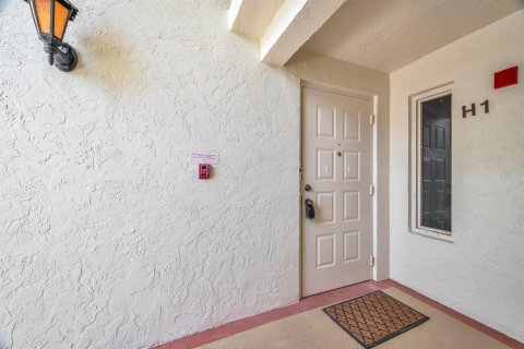 Купить кондоминиум в Палм Сити, Флорида 3 комнаты, 103.21м2, № 2083463 - фото 2