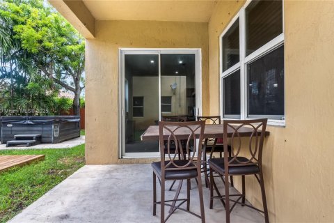 House in Miramar, Florida 4 bedrooms, 196.4 sq.m. № 1891651 - photo 27