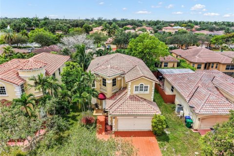 House in Miramar, Florida 4 bedrooms, 196.4 sq.m. № 1891651 - photo 4