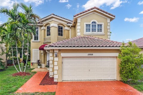 House in Miramar, Florida 4 bedrooms, 196.4 sq.m. № 1891651 - photo 2
