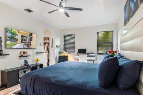House in Miramar, Florida 4 bedrooms, 196.4 sq.m. № 1891651 - photo 14