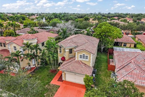 House in Miramar, Florida 4 bedrooms, 196.4 sq.m. № 1891651 - photo 3