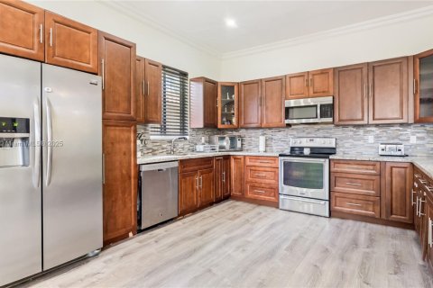 House in Miramar, Florida 4 bedrooms, 196.4 sq.m. № 1891651 - photo 1