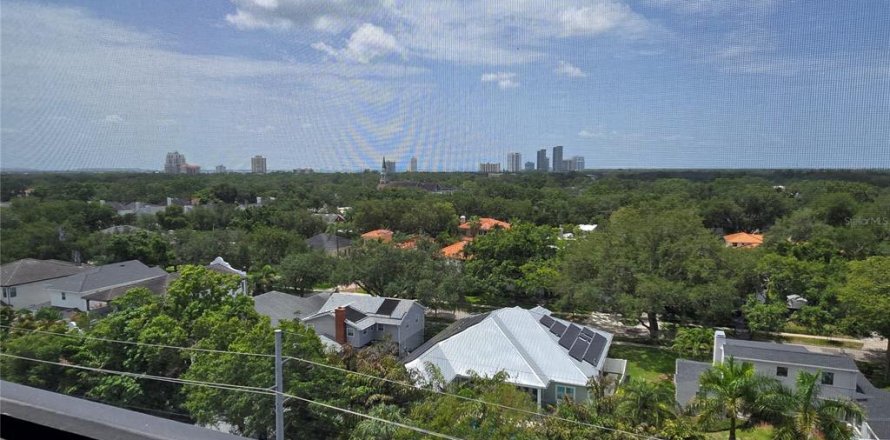 Condominio en Tampa, Florida, 2 dormitorios № 2234346