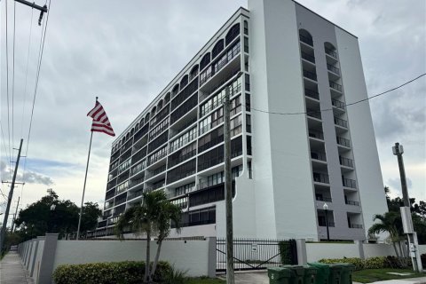 Condominio en alquiler en Tampa, Florida, 2 dormitorios, 95.88 m2 № 2234346 - foto 2