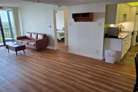 Condominio en alquiler en Tampa, Florida, 2 dormitorios, 95.88 m2 № 2234346 - foto 6