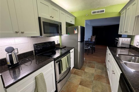 Condominio en alquiler en Tampa, Florida, 2 dormitorios, 95.88 m2 № 2234346 - foto 12