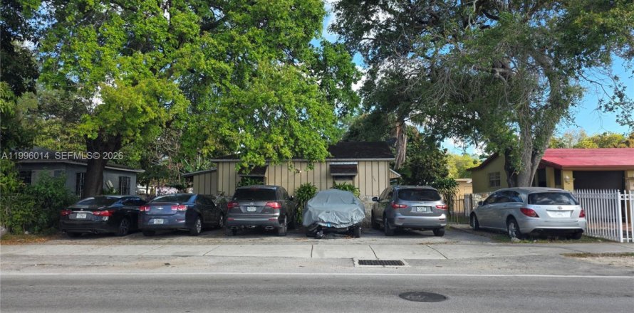 Propiedad comercial en Miami, Florida 156.08 m2 № 2063876