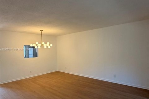 Снять в аренду квартиру в Халландейл-Бич, Флорида 2 спальни, 101.45м2, № 2053320 - фото 8