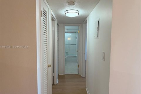 Снять в аренду квартиру в Халландейл-Бич, Флорида 2 спальни, 101.45м2, № 2053320 - фото 9