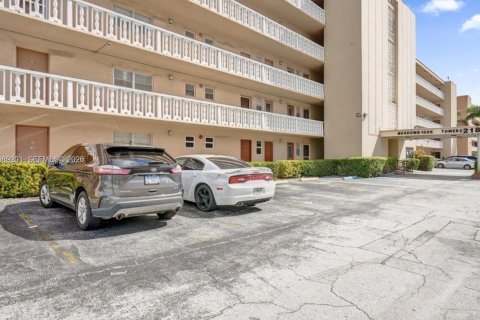 Квартира в Халландейл-Бич, Флорида 2 спальни, 101.45м2 № 2053320