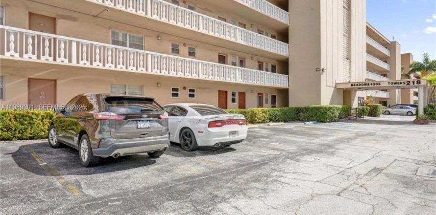 Квартира в Халландейл-Бич, Флорида 2 спальни, 101.45м2 № 2053320