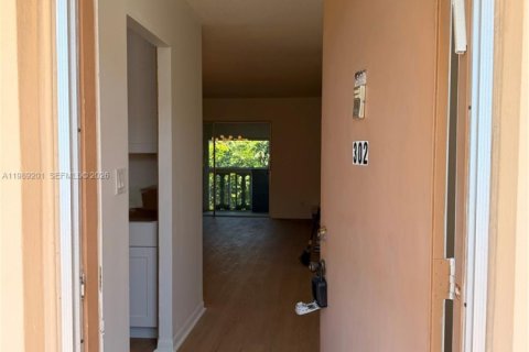 Снять в аренду квартиру в Халландейл-Бич, Флорида 2 спальни, 101.45м2, № 2053320 - фото 3