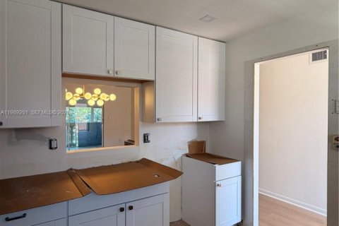 Снять в аренду квартиру в Халландейл-Бич, Флорида 2 спальни, 101.45м2, № 2053320 - фото 6