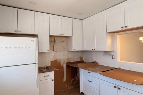 Снять в аренду квартиру в Халландейл-Бич, Флорида 2 спальни, 101.45м2, № 2053320 - фото 2