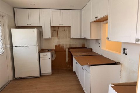 Снять в аренду квартиру в Халландейл-Бич, Флорида 2 спальни, 101.45м2, № 2053320 - фото 5