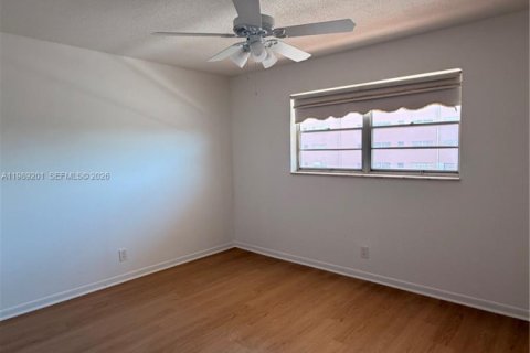 Снять в аренду квартиру в Халландейл-Бич, Флорида 2 спальни, 101.45м2, № 2053320 - фото 10