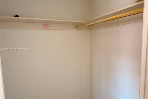 Снять в аренду квартиру в Халландейл-Бич, Флорида 2 спальни, 101.45м2, № 2053320 - фото 11